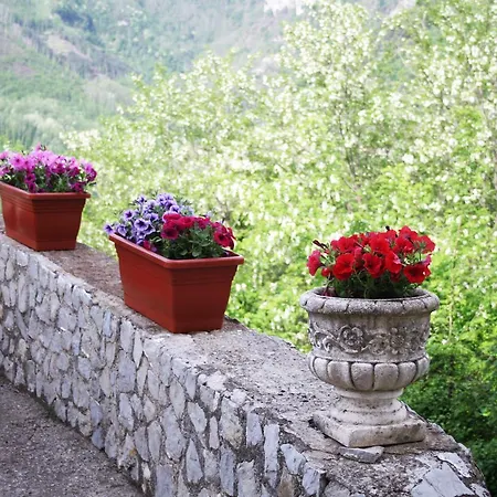 Tra I Monti Bed & Breakfast
