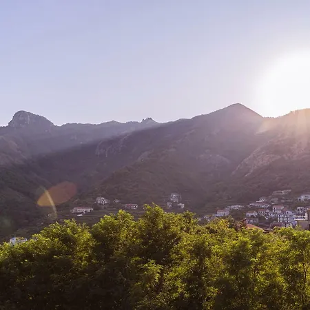 Tra I Monti 3* Tramonti