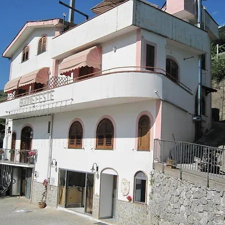 Bed & Breakfast Tra I Monti 3*
